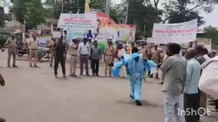 మహదేవ్​పూర్: మహాదేవపూర్‌లో పర్యావరణ దినోత్సవం, ప్లాస్టిక్‌ నిర్మూలనపై వినూత్న రీతిలో అవగాహన
