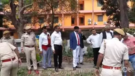 बेगूसराय: विश्व पर्यावरण दिवस पर जिला जज ने कोर्ट कैंपस में लगाया पौधा, पर्यावरण संरक्षण का दिया संदेश