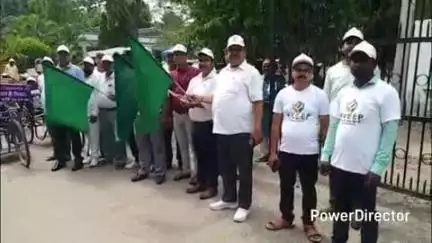 कहरा: समाहरणालय से दिव्यांगों ने निकाली मतदाता जागरूकता रैली, DDC ने हरी झंडी दिखाकर किया रवाना