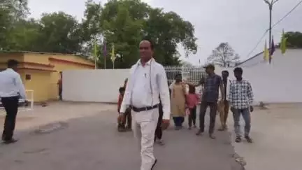 बरौंधा: 7 वर्षीय पुत्र को कार से कुचलने के मामले में कार्रवाई न होने पर पीड़ित परिजन सतना SP ऑफिस पहुंचे
