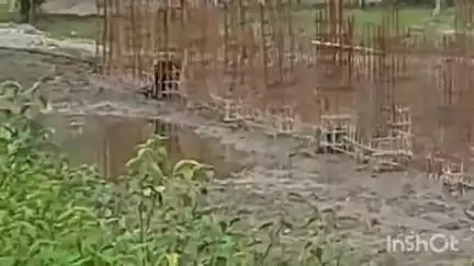 কোচবিহার ১: বাণেশ্বর কুটিপাড়া কালীবাড়ির পাশে পাওয়ার সাবস্টেশনে নিম্নমাণের কাজের অভিযোগ #jansamasya