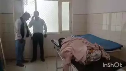 कासगंज: बहादुर नगर पर गंगा स्नान करने जा रहे सवारियों से भरे टेम्पों को इको कार ने मारी टक्कर, पति की मौत, पत्नी और बहन घायल