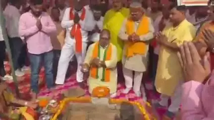 MLC एवं जिलाध्यक्ष हंसराज विश्वकर्मा ने सांसद निधि योजना के तहत कंदवा में विभिन्न विकास कार्यों का किया शिलान्यास