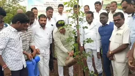ಜೇವರ್ಗಿ: ಕಲ್ಯಾಣ ಕರ್ನಾಟಕ ಅರಣ್ಯ ಅಭಿವೃದ್ಧಿಗೆ 100 ಕೋಟಿ ಮಿಸಲು: ಗಂವ್ಹಾರ ವಿಶ್ವ ಪರಿಸರ ದಿನಾಚರಣೆಯಲ್ಲಿ ಡಾ. ಅಜಯ್ ಸಿಂಗ್