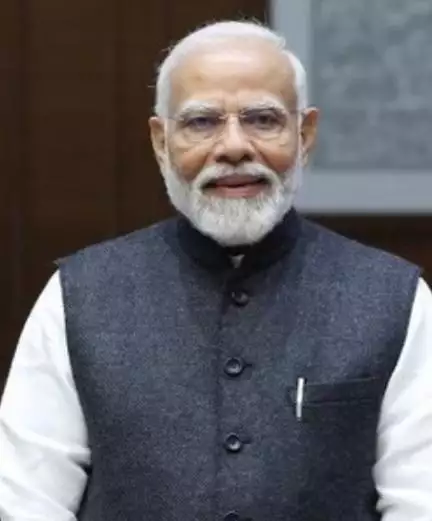 विश्व पर्यावरण दिवस पर PM मोदी ने अपने आवास पर लगाया 'सिंदूर' का पौधा, बताया किसने किया था भेंट
