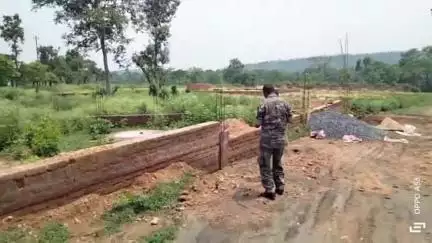 गोविंदपुर: गोविंदपुर अंचलाधिकारी ने कीनू डीह मौजा स्थित गैराबाद जमीन से अतिक्रमण हटाने का नोटिस दिया
