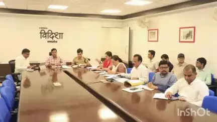 सिरोंज: जिले में बाढ़ आपदा से पहले राहत शिविर और टीम गठन की तैयारी के लिए कलेक्टर ने अधिकारियों को दिए निर्देश