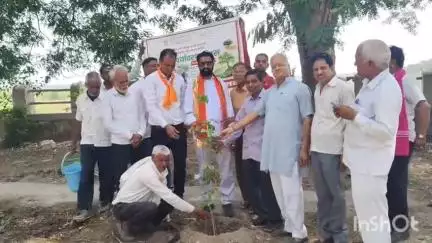 कपासन: विश्व पर्यावरण दिवस पर स्वच्छ भारत मिशन के तहत कपासन पालिका ने आयोजित किया कार्यक्रम, विधायक ने किया पौधरोपण