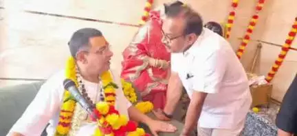 बाबई: माखन नगर विधायक मीनाक्षी चौक स्थित इच्छा पूर्ति मंदिर भगवती देवी जी के पुनः स्थापना महोत्सव में शामिल हुईं