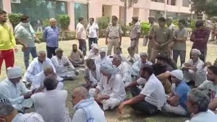 रोहतक: गांव ताजा माजरा के लोग पुलिस अधीक्षक कार्यालय पहुंचे, गद्दी खेड़ी के लोगों पर धमकी देने का आरोप लगाया