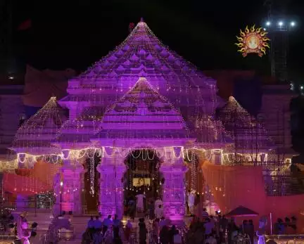 अयोध्या में संपन्न हुई 'राम दरबार' की प्राण-प्रतिष्ठा, मुख्यमंत्री योगी ने किया पूजन; देखें वीडियो
