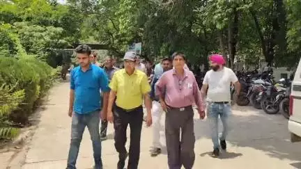 खलीलाबाद: ग्राम मोहद्दीनपुर में भाजपा नेत्री के घर हुई भीषण चोरी के खुलासे को लेकर समर्थक मिले पुलिस अधीक्षक से