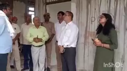 रॉबर्ट्सगंज: नगवा ब्लाक के नन्दना गांव में निर्माणाधीन पं. दीन दयाल उपाध्याय राजकीय मॉडल इंटर कालेज का डीएम ने किया निरीक्षण