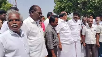 வேடசந்தூர்: தமுத்துபட்டி உள்ளிட்ட பகுதிகளில் MLA காந்திராஜன் தலைமையில் தார்சாலை அமைக்க பூமி பூஜை
