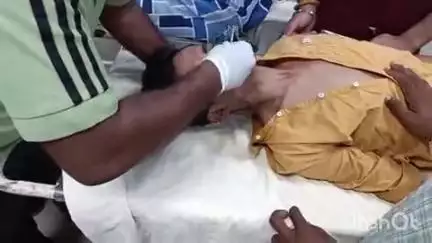 कायमगंज: नई कॉलोनी पाठक मोहल्ला निवासी 17 वर्षीय किशोर ने विवाद के बाद दुखी होकर खाया जहरीला पदार्थ, जिला अस्पताल में भर्ती