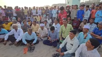 સુત્રાપાડા: સુત્રાપાડા બંદર ખાતે વિવિધ સમાજના માછીમારોની જેટીમાં થઈ રહેલ ભ્રષ્ટાચાર બાબતે મહત્વપૂર્ણ બેઠક યોજાઈ#Jansamasya