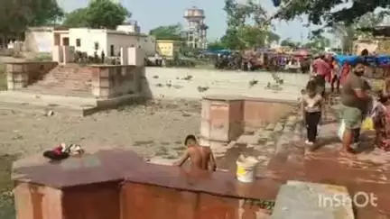 इगलास: इगलास तीर्थ धाम धरणीधर सरोवर पर बिना पानी उदास दिखे श्रद्धालु