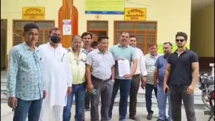 आंवला: आंवला में टैंकर पार्किंग का संकट, इंडियन ऑयल डिपो द्वारा मना करने पर प्रशासन से 9 निजी पार्किंग की मांगी अनुमति