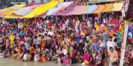 फतुहा: गंगा दशहरा के पावन अवसर पर त्रिवेणी संगम समेत अन्य घाटों पर आस्था की डुबकी लगाने के लिए उमड़ा सैलाब