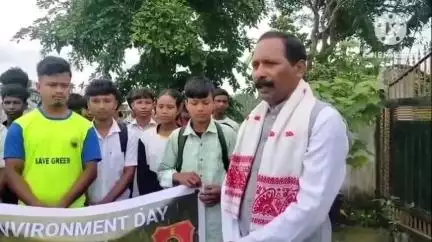 তিনিচুকীয়া: সদৰত লিহিৰি ইক' ক্লাবৰ উদ্যোগত ,গছপুলি ৰোপণ,শুভাৰম্ভ কৰে বিধায়ক সঞ্জয় কিষানে