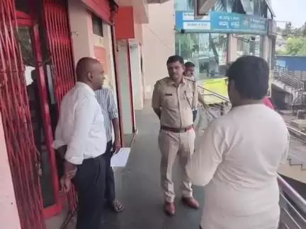 ಬಾಗಲಕೋಟೆ: ನಗರದ ವಿವಿಧ ಬ್ಯಾಂಕ್ ಗಳಿಗೆ ಭೇಟಿ ನೀಡಿ ಪರಿಶೀಲಿಸಿದ ಸಿಪಿಐ ಗುರುನಾಥ ಚೌಹಾನ್