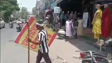 रोहतक: रोहतक जाट कॉलेज में नगर निगम का अतिक्रमण हटाओ अभियान, दुकानों के बाहर रखा सामान ज़ब्त