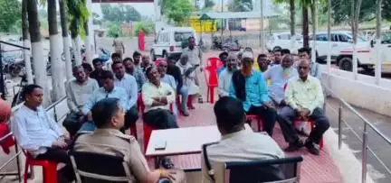 स्लीमनाबाद: स्लीमनाबाद थाना परिसर में बकरीद पर्व को लेकर शांति समिति की बैठक आयोजित
