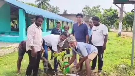 పర్యావరణ పరిరక్షణకు ప్రతి ఒక్కరూ మొక్కలు నాటాలి తిమ్మాపురం గ్రామ పంచాయతీ కార్యదర్శి చౌదరి