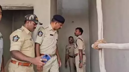 శరవణ జ్యువలరీస్‌లో దొంగతనం జరిగిన సంఘటన స్థలాన్ని పరిశీలించిన ఎస్పీ మణికంఠ చందోల్