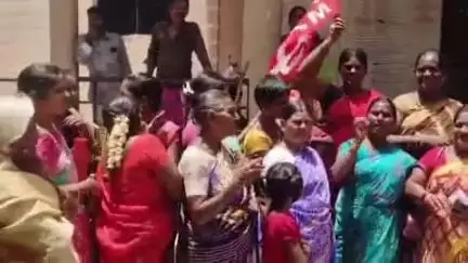 గుంతకల్లు: ప్రజా పంపిణీ వ్యవస్థను నిర్వీర్యం చేయడానికే నగదు బదిలీ విధానం: గుత్తిలో సీపీఎం మండల కార్యదర్శి నిర్మల