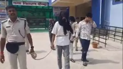 बिहार: चौखंडी पर मोहल्ला में छापेमारी कर बिहार पुलिस ने 4 टेट्रा पैक शराब के साथ 6 युवकों को किया गिरफ्तार