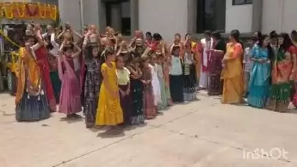 મોડાસા: પોલિસ હેડક્વાર્ટર ખાતે મહાદેવ મંદિરની પ્રાણ પ્રતિષ્ઠા મહોત્સવને લઇને શોભાયાત્રા યોજાઈ, ASP યાત્રામાં જોડાયા