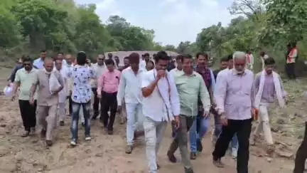 बेगुं: बेगू क्षेत्र की प्रसिद्ध ब्राह्मणी नदी के उद्गम स्थल जावदिया में सांसद और विधायक ने पहुंचकर लगाई आहुतियां