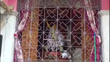 নবদ্বীপ: রানি রাসমণি স্মৃতি বিজড়িত রানিরঘাট সহ একাধিক গঙ্গার ঘাটে শ্রী শ্রী গঙ্গা মাতার আরাধনায় মেতে উঠলেন ভক্তরা