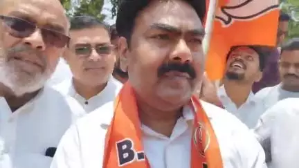 लातेहार: लातेहार विधायक प्रकाश राम ने कहा, पर्यावरण को सुरक्षित रखने के लिए हर व्यक्ति लगाए पेड़-पौधे