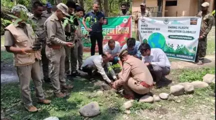 रामनगर: विश्व पर्यावरण दिवस पर 'एक पेड़ मां के नाम' अभियान के तहत आमडंडा वन निगम परिसर में विधायक ने किया वृक्षारोपण
