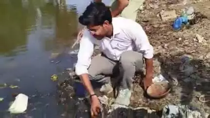 गुना नगर: विश्व पर्यावरण दिवस पर मध्य प्रदेश जन अभियान परिषद ने सिंघवासा तालाब पर किया श्रमदान
