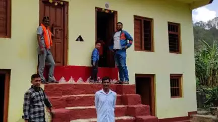 कांडा: रिवर्स पलायन को लेकर कमस्यार महोत्सव समिति की पहल, कमस्यार घाटी में गंगा दशहरा पर्व पर बंद पड़े घरों में लगाए द्वार पत्र