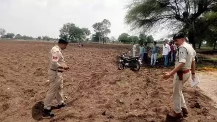 दलौदा: लसुड़ावन में अज्ञात आरोपियों ने बुजुर्ग महिला पर हमला कर चांदी के कड़े व चूड़ी लूटे, मामला दर्ज