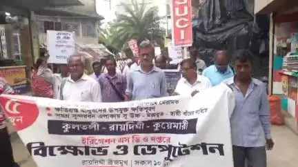 মথুরাপুর ২: নদীবাঁধ সংস্কারের দাবিতে রায়দিঘি ব্রিজ থেকে কাছারি পর্যন্ত মিছিল করলেন SUCI-র কর্মীরা
