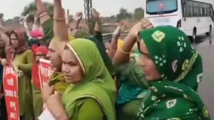 नारनौल: नारनौल से मिड-डे मील कार्यकर्ता पानीपत रैली के लिए हुए रवाना
