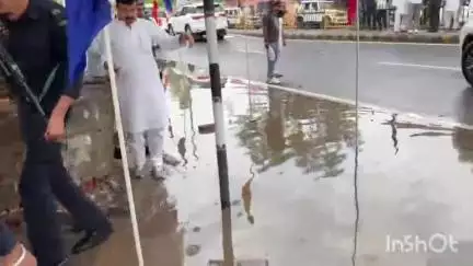 चरखी दादरी: चरखी दादरी में कॉलेज रोड पर बारिश से हुआ जलभराव, कैबिनेट मंत्री राव नरबीर को जलभराव से पड़ा जूझना