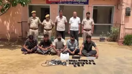 झुंझुनू: उदयपुरवाटी की रॉयल कॉलोनी में ऑनलाइन सट्टा खेलते 5 आरोपियों को गिरफ्तार किया गया, लैपटॉप व मोबाइल सहित कई उपकरण जब्त