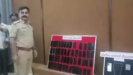 ಗದಗ: ನಗರದಲ್ಲಿ ಕಳೆದುಕೊಂಡಿದ್ದ ಮೊಬೈಲ್ ಗಳನ್ನು ವಾರಸುದಾರರಿಗೆ ಹಸ್ತಾಂತರಿಸಿದ ಎಸ್ಪಿ