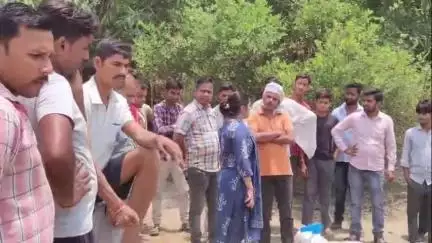 पुवायां: उप जिलाधिकारी ने बढेला गांव की गौशाला का किया औचक निरीक्षण, दिए आवश्यक दिशा निर्देश