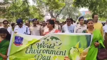 ফরিদপুর দুর্গাপুর: বিশ্ব পরিবেশ দিবস উপলক্ষে দুর্গাপুর বিধান নগর ফাঁড়ির উদ্যোগে বৃক্ষরোপণ কর্মসূচি, উপস্থিত এসিপি সুবীর রায়