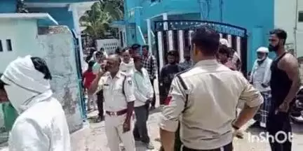 सोहागपुर: कोतवाली थाना क्षेत्र के वार्ड 29 में नाबालिग किराएदार ने मकान मालिक को चाकू मारा, पुलिस मौके पर पहुंची