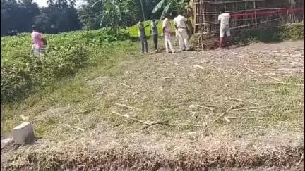 ময়নাগুড়ি: গতকাল ব্রহ্মপুরের এক যুবকের মৃতদেহ উদ্ধারের ঘটনার পর আজ ঘটনাস্থলে তদন্তে আসলো ফরেন্সিক টিম