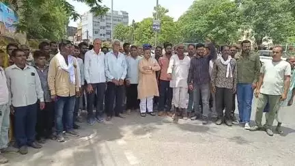 बड़गांव: उदयपुर ग्रामीण की पंचायतों को UDA में शामिल करने के विरोध में ग्रामीणों ने कलेक्ट्रेट पर किया प्रदर्शन #jansamasya