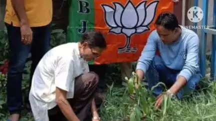 ঠাকুরপুকুর-মহেশতলা: বিশ্ব পরিবেশ দিবস উপলক্ষে ডায়মন্ড হারবার বিজেপির সাংগঠনিক জেলা পক্ষথেকে মোল্লার গেট এলাকায় বৃক্ষরোপণ কর্মসূচি পালন হয়